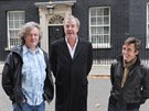 Moderátoi poadu britské televizní stanice BBC Top Gear James May (zleva),...