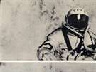 Alexej Leonov pi svém historicky prvním výstupu ve skafandru do volného kosmu.