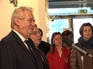 Prezident republiky Milo Zeman zpívá s krajany, kteí picestovali z Ukrajiny....