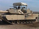 Pokození iráckého Abramsu po zásahu stelou bezzákluzového kanónu SPG9....