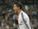 Útoník Cristiano Ronaldo z Realu Madrid slaví gól v osmifinále Ligy mistr