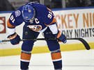 John Tavares z NY Islanders zklaman po tsn porce s NY Rangers.