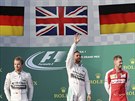 Lewis Hamilton zdraví po vítzství v Austrálii vé fanouky, druhý dojel Nico...