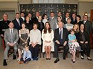 Vévodkyn Kate s tvrci a herci seriálu Panství Downton (Londýn, 12. bezna...