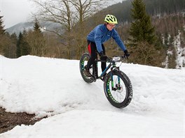 Redaktor Tomáš Plecháč vyzkoušel fatbike v okolí Pece pod Sněžkou, prověřil ho...