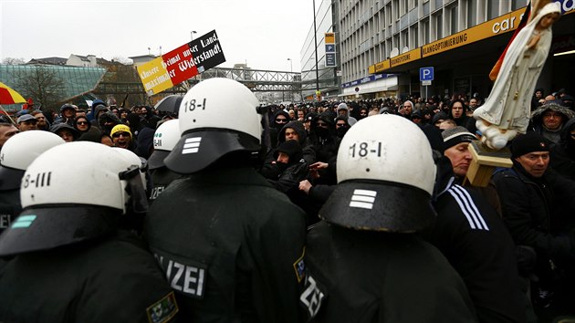 Policie zasahovala ve Wuppertalu. (14. bezna 2015)