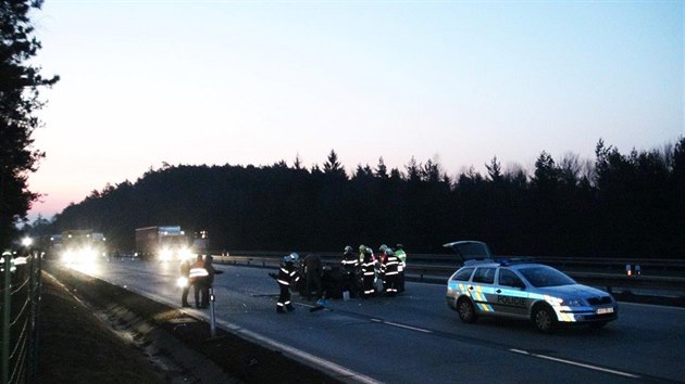 Tragick dopravn nehoda na 50. kilometru dlnice D1, kdy kamion narazil do odstavenho auta (19.3.2015)