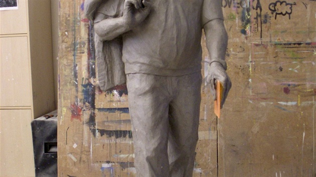 Model sochy bvalho prezidenta Vclava Havla od Barbory Dauov. Sochu chtj jej inicitoi umstit na Petn.