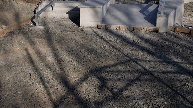 Pod vysoanskou estakádou vzniká nový skatepark.