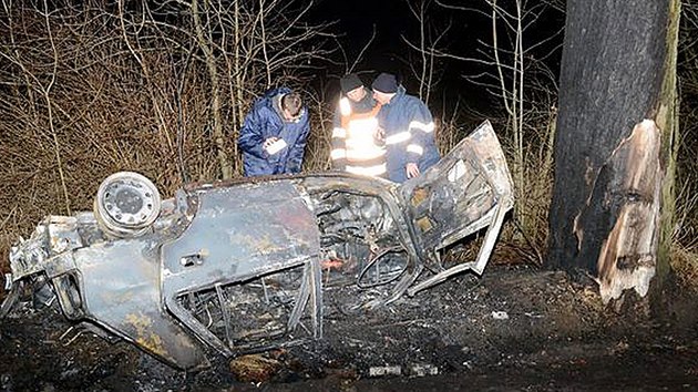 Při noční nehodě u Čankova na Karlovarsku zemřel mladý řidič