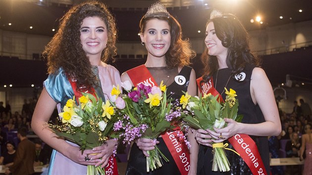 Miss Academia 2015 Monika Timková (uprostřed), první vicemiss Eliška Urbancová (vlevo) a druhá vícemiss Marcela Soviárová.