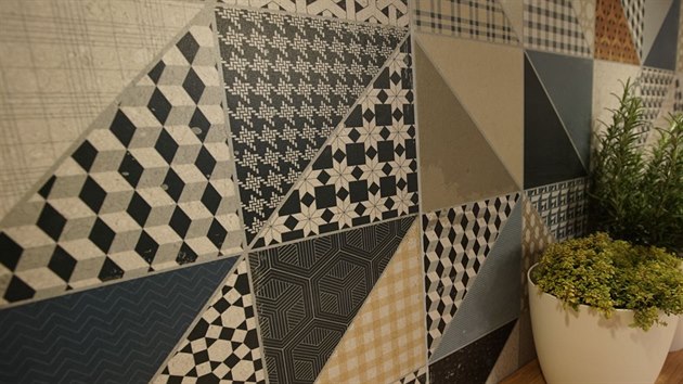 Detail: V obkladech Deco (RAKO) s patchworkovm dekorem je vyuito 24 motiv. Jde o vzory, kter esk vrobce nabzel ve 30. letech minulho stolet.