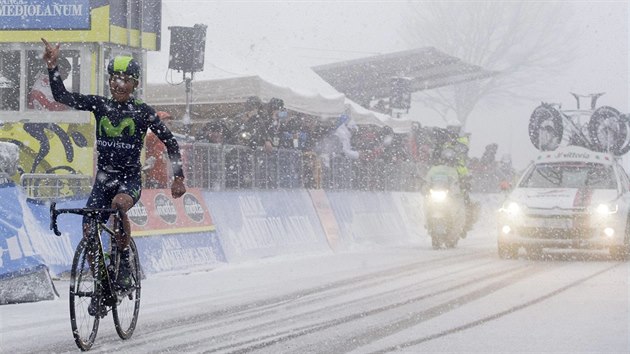 Nairo Quintana si dojel pro triumf v zasnené páté etap Tirreno-Adriatico.