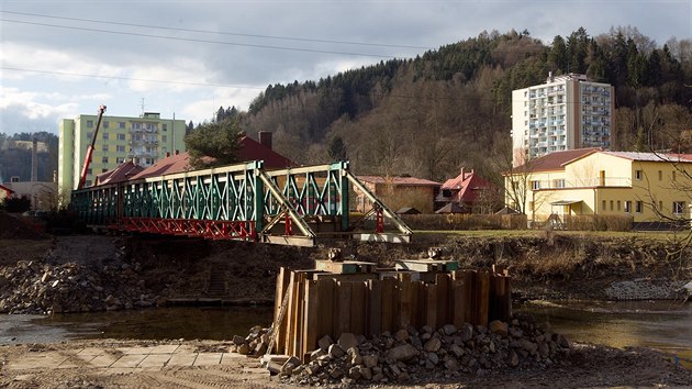 Provizorn most pes Jizeru v eleznm Brod.