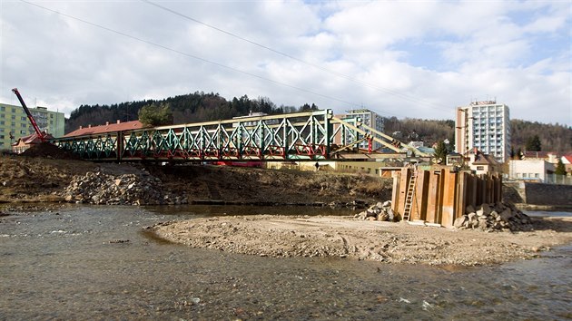 Provizorn most pes Jizeru v eleznm Brod.