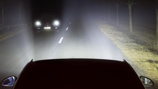 LED matrix svtlomety Opel zajist, e protijedouc idi nebude oslnn dlkovmi svtly.