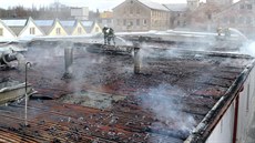 Ve Svatavě na Sokolovsku shořela střecha výrobní haly.