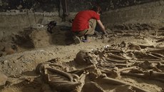 Archeologové odkrývají pod paíským obchodním centrem masový hrob ze...
