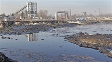 Ropné laguny v Ostrav� u� jsou tak�ka v��ným ekologickým problémem.