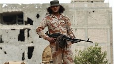 Voják vládních sil v Libyi (14. b�ezna 2015).