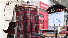 Nejlevnjí kilt se dá poídit zhruba za 50 liber, za celý pánský skotský oblek...