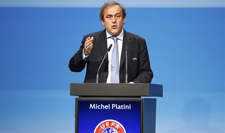 Michel Platini hovoí na kongresu ve Vídni.