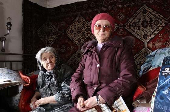 Ljudmila a Natalija ve svém domku (23. bezna 2015)