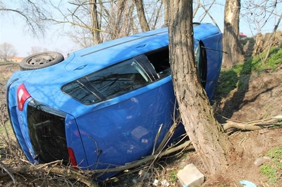 tyicetiletý ofér skonil v Hruovanech nad Jeviovkou s VW Polo zaklínný...
