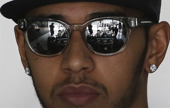 Lewis Hamilton ped kvalifikací na Velkou cenu Malajsie