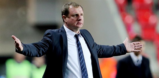 Kou eských fotbalist Pavel Vrba v utkání s Lotyskem