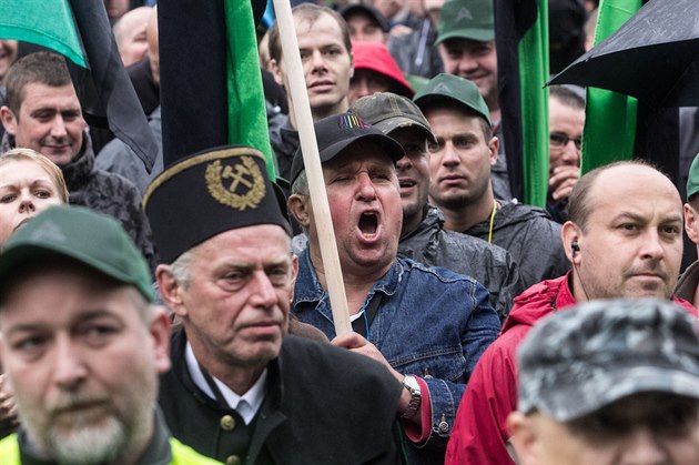 Firma OKD podle v�eho mzdy zatím vyplácet zvládá, by� za cenu r�stu jiných dluh�. 