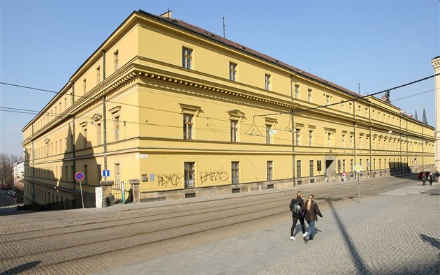 Budova bývalých Hanáckých kasáren na námstí Republiky v Olomouci. Díve byla...