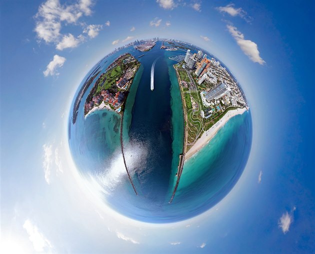 Prohlédn�te si sérii snímk� z dílny ruské fotografické skupiny AirPano. Je u...