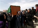 Poheb zavradné studentky v Kábulu. (23. bezna 2015)