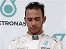 Lewis Hamilton nevypadal po Velké cen Malajsie zrovna spokojen.
