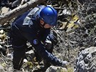Francouztí policisté prohledávají trosky letadla spolenosti Germanwings,...