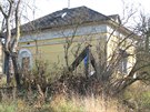 Strání domek ve stanici Stelná.