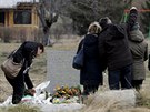Lidé uctívají památku obtí tragického letu Germanwings u jihofrancouzské obce...