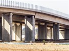Sedmaticítka je uzavená kvli betonování mostní estakády.