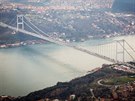 Most pes Bosporský prplav severn od centra Istanbulu