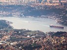 Pohled na Bosporský průplav i Istanbul z asijské strany
