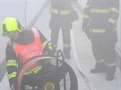 Tém osm desítek hasi nacviovalo v Centru erný Most zásah v míst exploze...