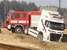 Kamion se na pejezdu u Obratan srazil s osobním vlakem.