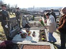 Pietní akce u hrobu etae Petra Hose ve Stonaov na Jihlavsku. Krom zástupc...