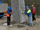 Do Lochotínského parku v Plzni se vrátil Artuv stl, obelisk vytvoil socha...