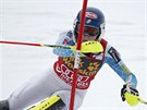 Americká lyaka Mikaela Shiffrinová na trati slalomu v Méribelu.