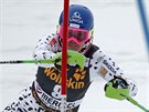 Slovenská slalomáka Veronika Velez Zuzulová na trati v Méribelu.