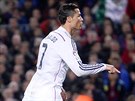 Cristiano Ronaldo  z Realu Madrid se raduje  z gólu v souboji s Barcelonou.