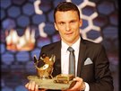 David Lafata s trofejí pro vítze ankety Fotbalista roku