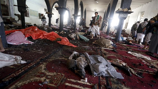 Na itsk meity v jemensk metropoli San zatoili bhem ptench modliteb sebevraedn atenttnci. (20. bezna 2015)